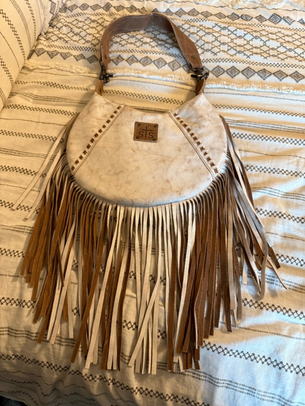 STS Ranchwear Fringe Shoulder Bag - Picture 2 of 6